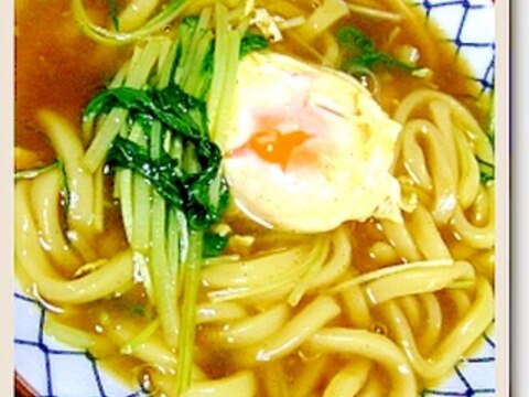 水菜と落とし卵のカレーうどん